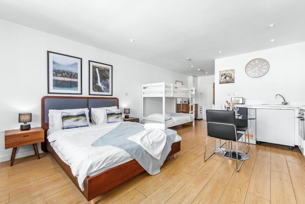 Spacious And Delightful Sleep 5 Piccadilly Vrc Лондон Екстериор снимка
