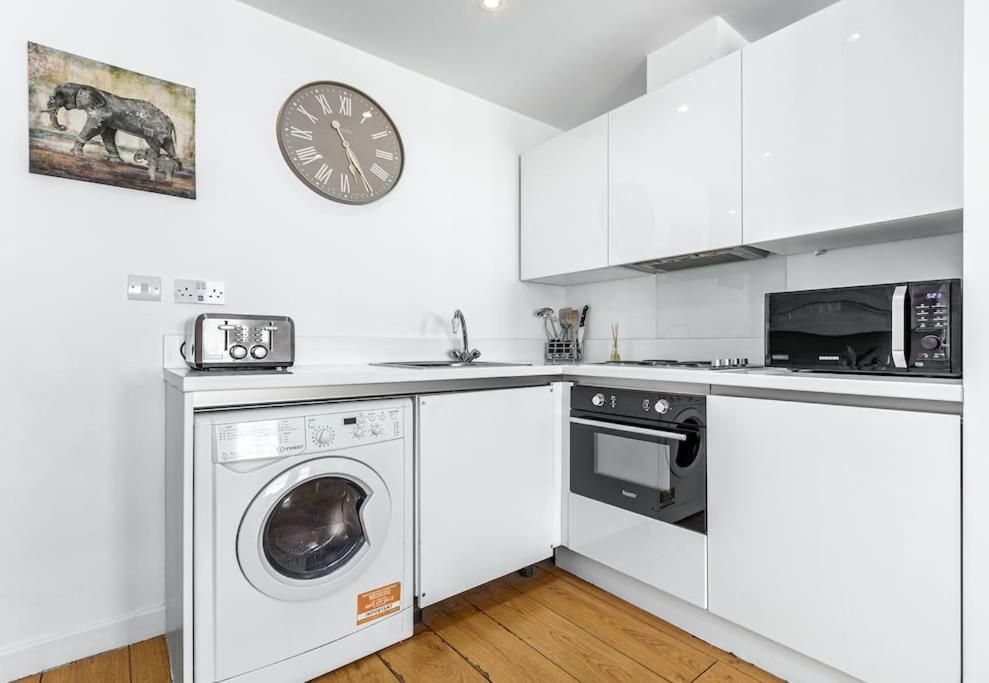Spacious And Delightful Sleep 5 Piccadilly Vrc Лондон Екстериор снимка