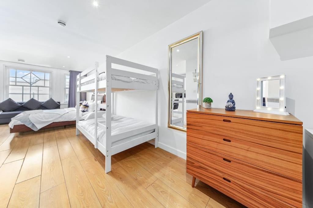 Spacious And Delightful Sleep 5 Piccadilly Vrc Лондон Екстериор снимка