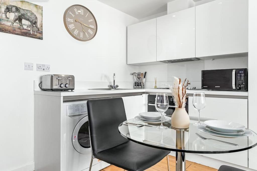 Spacious And Delightful Sleep 5 Piccadilly Vrc Лондон Екстериор снимка