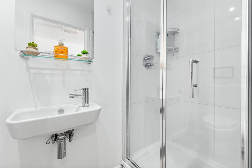 Spacious And Delightful Sleep 5 Piccadilly Vrc Лондон Екстериор снимка